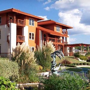 Vintage Villas Hotel
